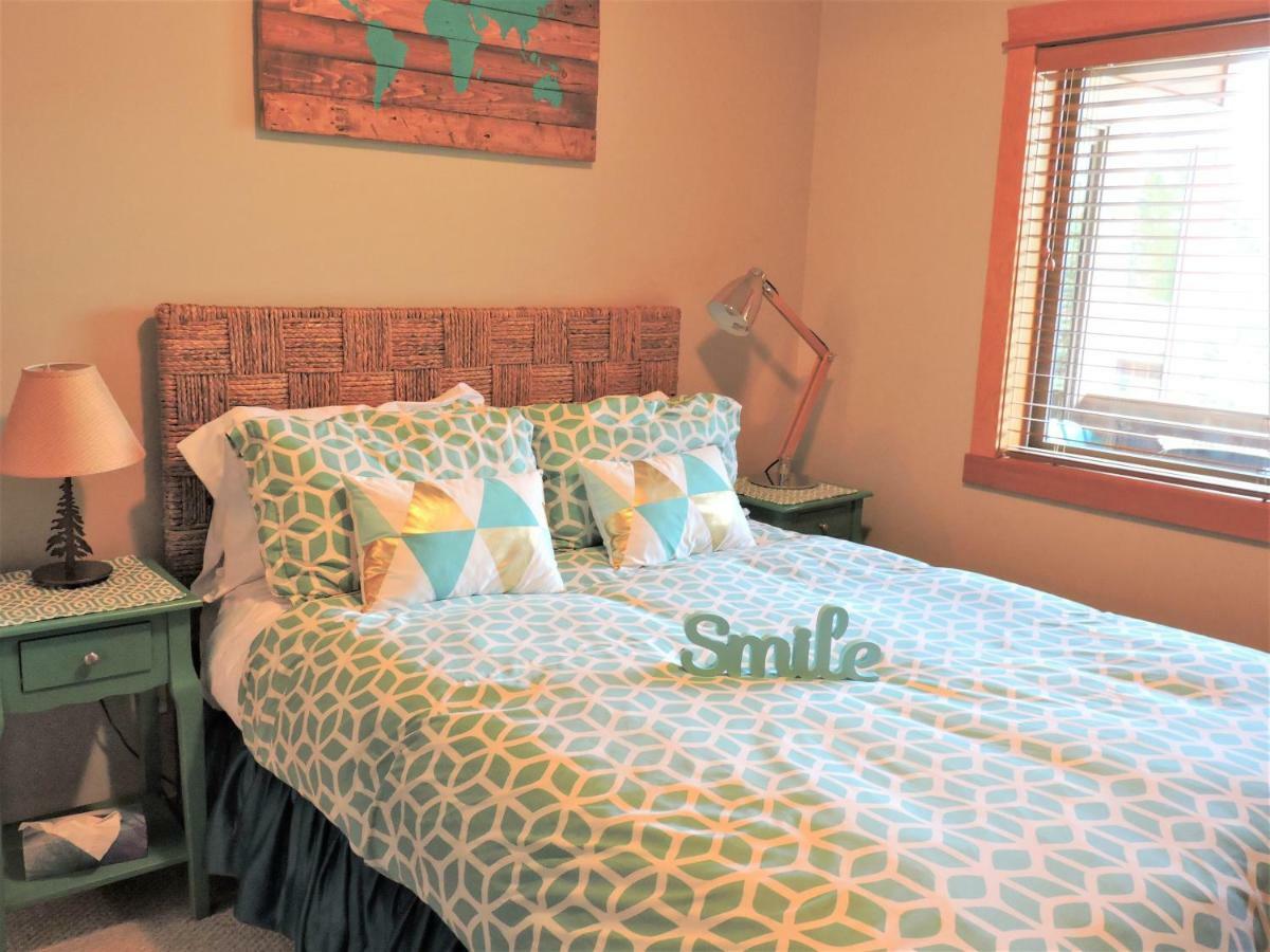 Fenwick Vacation Rental Open Hot Tub Glorious Mountain 2 Bedroom Канмор Екстериор снимка