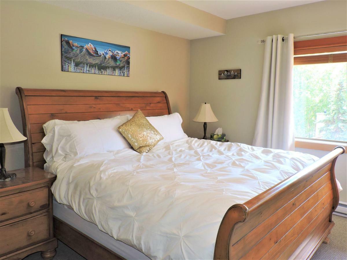 Fenwick Vacation Rental Open Hot Tub Glorious Mountain 2 Bedroom Канмор Екстериор снимка