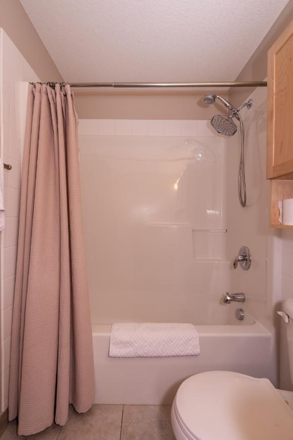 Fenwick Vacation Rental Open Hot Tub Glorious Mountain 2 Bedroom Канмор Екстериор снимка