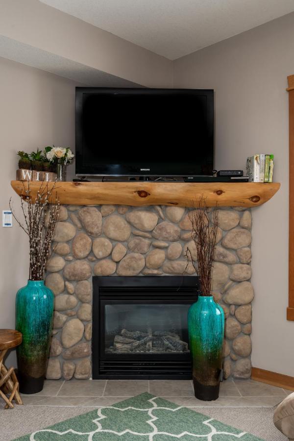 Fenwick Vacation Rental Open Hot Tub Glorious Mountain 2 Bedroom Канмор Екстериор снимка